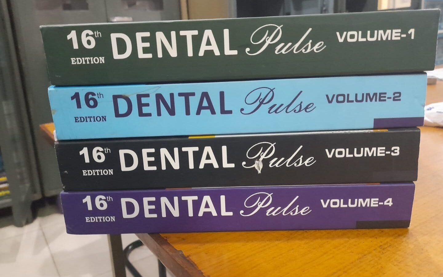 #dental pulse in 4 volumes 